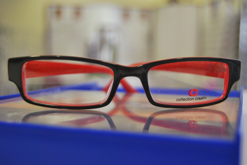 opticien-PIERLAS-min_view-sight-lens-frame-optics-spectacles-1141012-pxhere.com